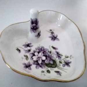 Lovely Aynsley Wild Violets Porcelain Ring Dish Trinket Purple Heart Jewelry Keepsake Rare