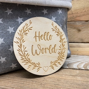 Disque en bois bébé, plaque bébé, jalon bébé, disque gravé bébé hello world, cadeau bébé, faire-part de bébé