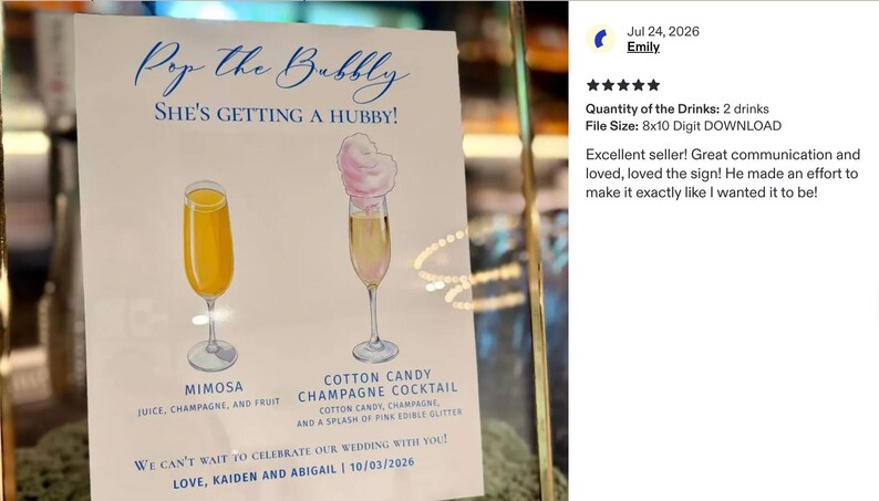 Pu&ograve; includere: Un cartello nuziale bianco con testo blu che recita Pop the Bubbly, She's getting a hubby! Presenta illustrazioni di una mimosa gialla e un cocktail allo champagne con zucchero filato rosa. Il testo in basso recita Love, Kaiden and Abigail.