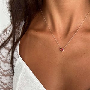 Collar con colgante de corazón delicado, plata 925, corazón rojo solitario, oro rosa con circonita roja, regalo de San Valentín.