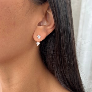 Zierliche kleine Doppelherz CZ Ear Jacket Ohrringe aus Sterlingsilber, Front Back Ohrringe, Minimalist Heart Cubic Zirconia Ohrringe, Love
