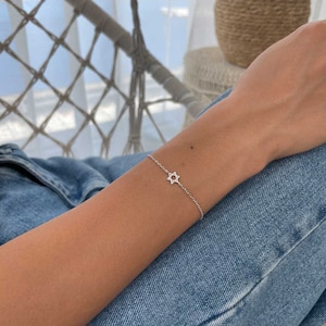Tiny Gold Star Of David Bracelet, Magen David hand Bracelet, Sterling Silver 925 Jewish Star Charm Bracelet, Jewish Hand chain Bracelet