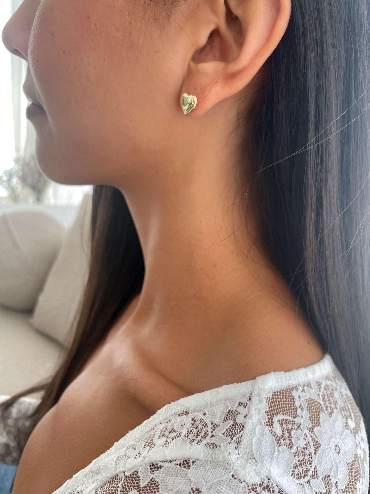 ピアス　スタッドピアス　ハート　14k 925 金　ゴールド 溶けたハートのスタッドピアス、14金または925スターリングシルバー