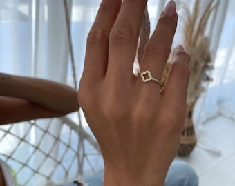 Dainty Minimalist Clover Ring, Tiny 14k Gold Clover Ring, Sterling Silver 925 Charm Ring, 4 Leaf Flower Pendant Ring for Women, Her Gift
