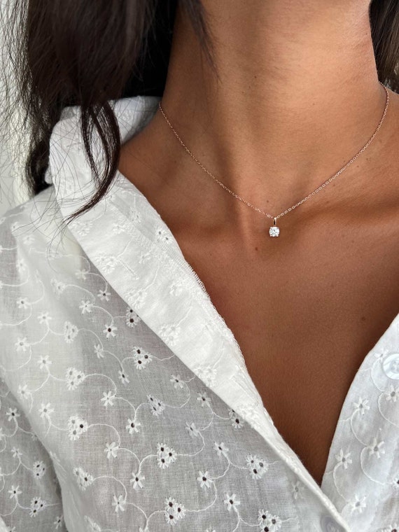Collier Délicat Pendentif Opale Blanche Simulée 10mm - Plaqué Or 925, Chaîne Rolo 18"
