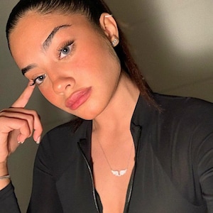 Collar de alas de ángel de plata con delicado circonita cúbica, colgante minimalista de ángel, elegante y moderno, hecho a mano. imagen 6