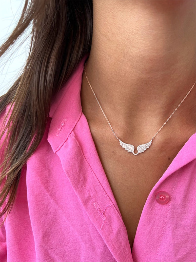Collar de alas de ángel de plata con delicado circonita cúbica, colgante minimalista de ángel, elegante y moderno, hecho a mano. imagen 8