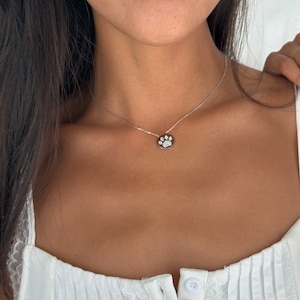 Hund Pfote Halskette, Pavé Silber 925 Hund Pfote Abdruck Anhänger Halskette, winzige Goldanhänger Halskette, perfektes Geschenk für Hundeliebhaber Schmuck