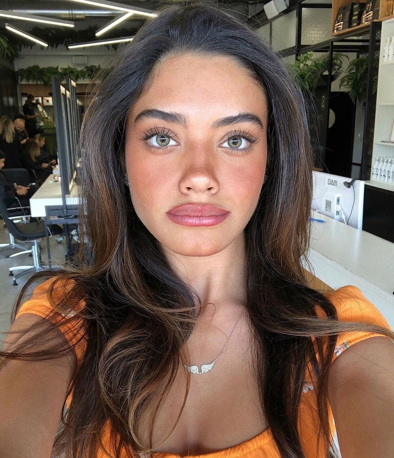 Collar de alas de ángel de plata con delicado circonita cúbica, colgante minimalista de ángel, elegante y moderno, hecho a mano. imagen 5