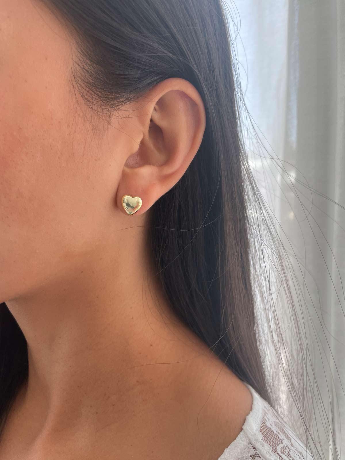 ピアス　スタッドピアス　ハート　14k 925 金　ゴールド 溶けたハートのスタッドピアス、14金または925スターリングシルバー