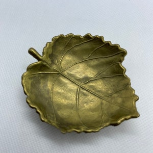 Vintage brass bowl in leaf shape jewelry bowl