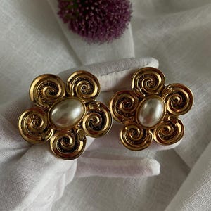 vintage ear clips Paris