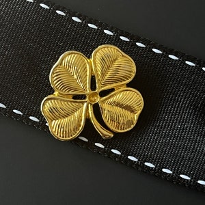 Beautiful vintage brooch in clover shape
