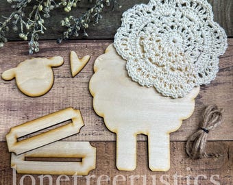 Kit de manualidades de madera con láser de cordero primitivo: sin pintar y listo para tu creatividad.