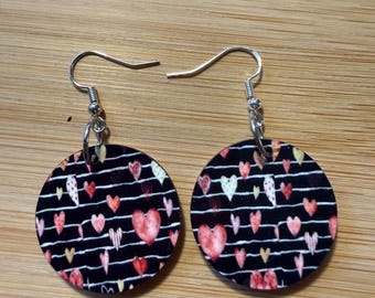 Pendientes de San Valentín hechos a mano con diseño de corazón en rojo, rosa y blanco - Hipoalergénicos