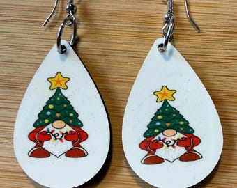 Pendientes de gnomo con gorro de árbol de Navidad: forma de lágrima, ligeros, hipoalergénicos y colgantes.