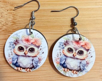Pendientes de búho caprichosos: joyería bohemia de animales en acuarela