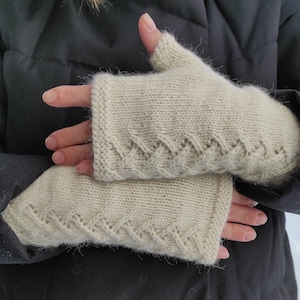 Patterned Alpaca Fingerless Gloves White