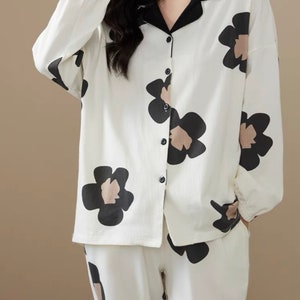 Floral Cotton Pajama Set: Long Sleeve Loungewear with Pockets，Elegant Sleepwear Women，Cozy Loungewear for Home