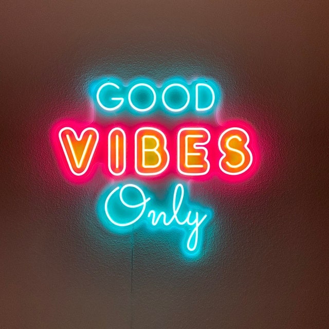 GOOD VIBES ONLY neon sign - LED neon reclame bord - LEDreclamebords.nl