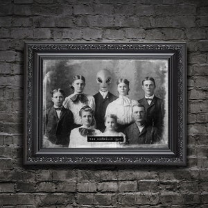 The Roswell&#39;s Funny Vintage Photo Quirky Weird Gothic Alien UFO NASA Sci-Fi Horror Fan Creepy Fun Art Print