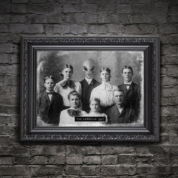 The Roswell's Funny Altered Vintage Old Family Photo Alien UFO NASA Sci-Fi Horror Fan Creepy Fun Art Print