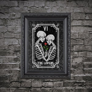Liefhebbers tarotkaart kunst aan de muur print bloemen schedels donkere academische wereld, vintage halloween liefde romantiek macaber skelet, alt-gotisch huisdecor