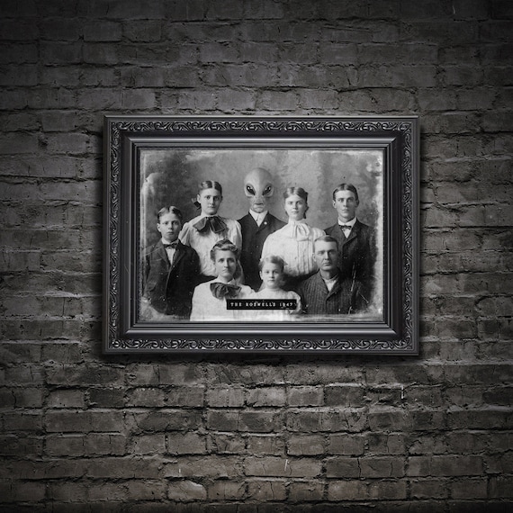 Roswell Alien Family Photo Art Print: Funny Weird Vintage Sci-Fi Horror