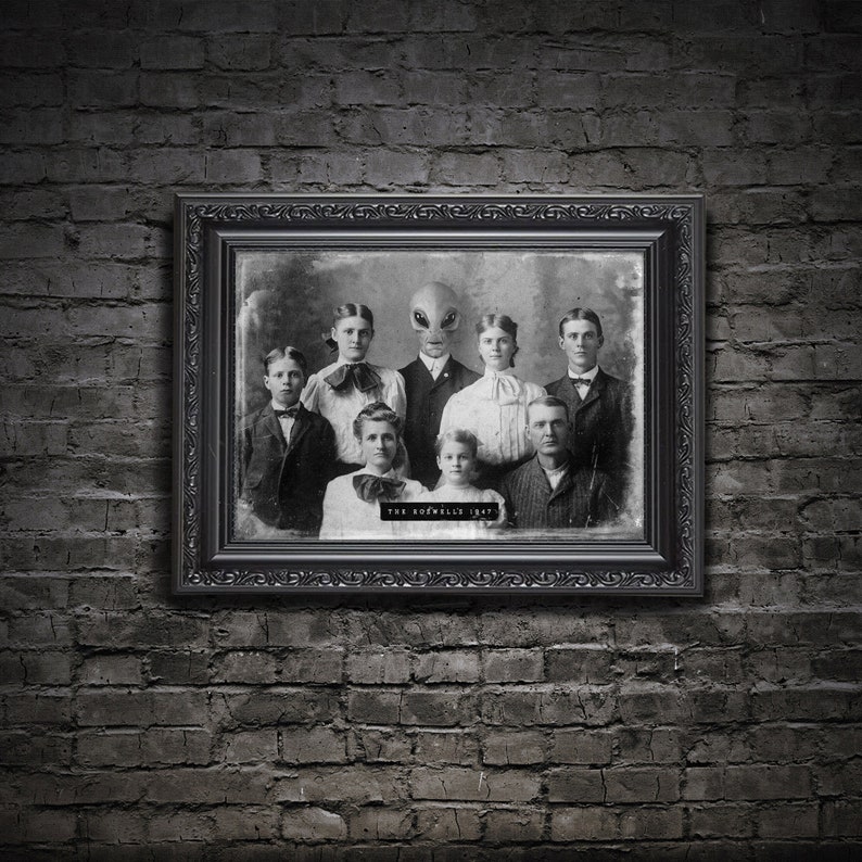 The Roswell's Funny Altered Vintage Old Family Photo Alien UFO NASA Sci-Fi Horror Fan Creepy Fun Art Print