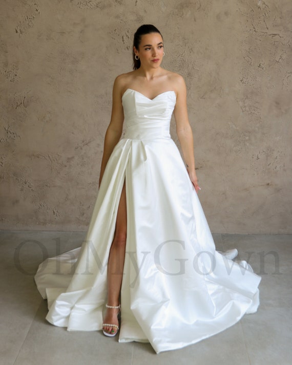 Satin Strapless Wedding Gown, Minimalist Wedding Dress, Ivory Satin Bridal  Dress, Satin Strapless Wedding Dress, Couture Wedding Dress -  Canada
