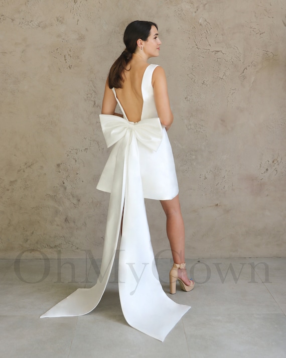 backless white dress