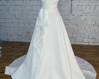 Satin Strapless Wedding Gown, Minimalist Wedding Dress, Ivory Satin Bridal Dress, Satin Strapless Wedding Dress, Couture Wedding Dress