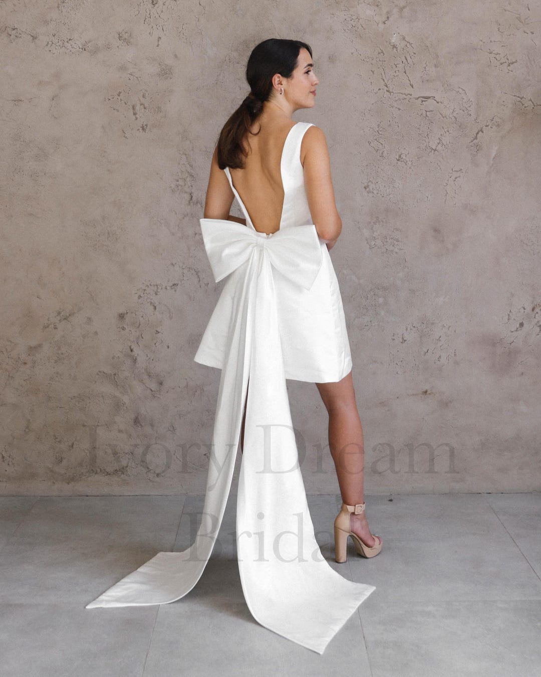 Elegant Short Wedding Dresses with Bow Details