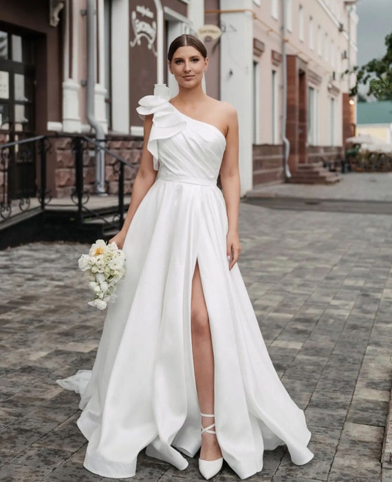 19 Magical Wedding Gowns For the Winter Fairy Tale Bride! - Praise Wedding