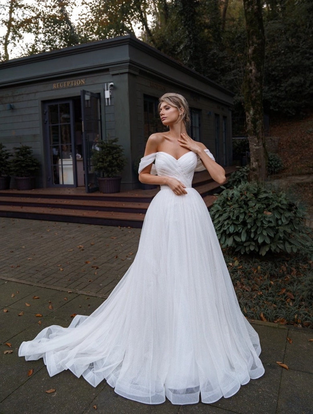 Polka Dot Tea Length Bridal Wedding Boho Wedding Dress With Off Shoulder  Pleated Skirt Perfect For Rehearsal, Reception, Engagement, Bachelorette,  And Dance Parties 2023 Collection From Uniquebridalboutique, $71.25 |  DHgate.Com