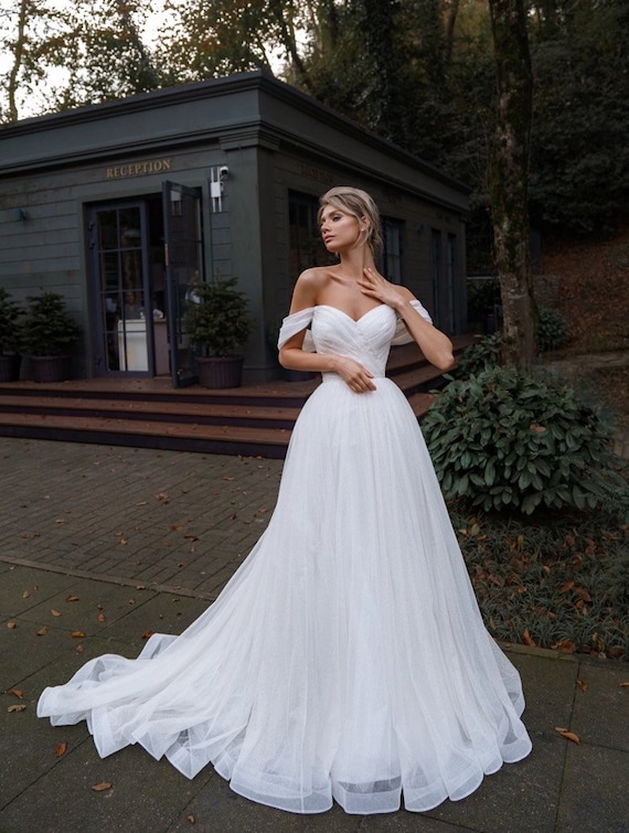 minimalist wedding dresses
