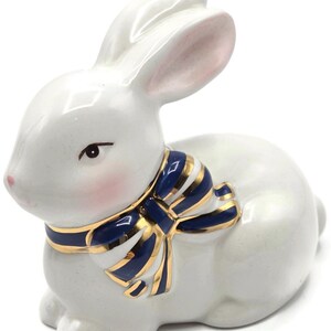 Juego de pesas para servilletas y palillos de dientes con forma de huevo, diseño de conejito azul a cuadros Royal Check de Mackenzie Childs imagen 4