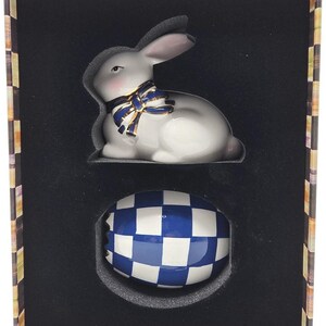 Juego de pesas para servilletas y palillos de dientes con forma de huevo, diseño de conejito azul a cuadros Royal Check de Mackenzie Childs imagen 2