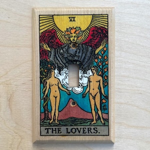 Placa de interruptor de luz con carta del tarot pintada a mano - Los amantes (VI)