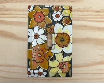 Wooden hand painted flower engraved single light switch cover - Daffodil wall plate