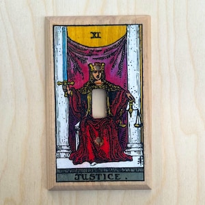 Couvercle d'interrupteur pour carte de tarot peint à la main - Plaque de protection pour interrupteur de justice