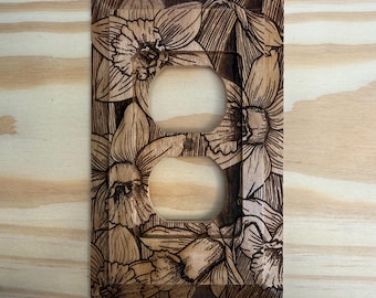 Wooden flower engraved outlet cover - Daffodil wall plate
