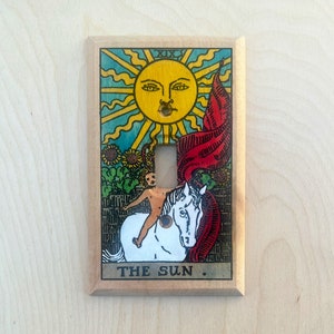Couvercle d'interrupteur pour carte de tarot peint à la main - Plaque de protection pour interrupteur The Sun