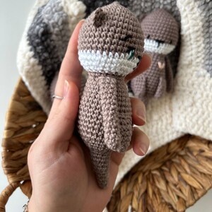 Otter Kuscheltier gehäkelt aus Baumwolle, Amigurumi Otter, Gehäkelter Otter Bild 6