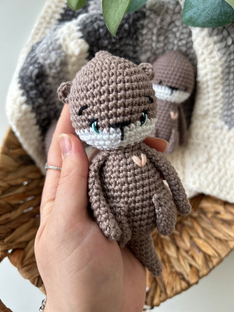 Otter Kuscheltier gehäkelt aus Baumwolle, Amigurumi Otter, Gehäkelter Otter Bild 7