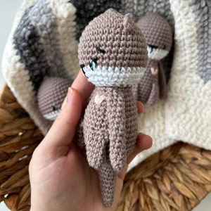 Otter Kuscheltier gehäkelt aus Baumwolle, Amigurumi Otter, Gehäkelter Otter Bild 4