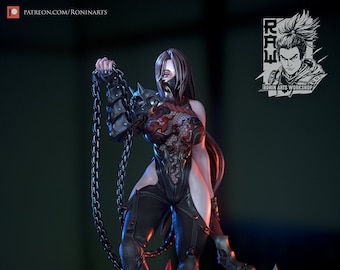 Könnte beinhalten: Eine schwarz-rote 3D-gedruckte Figur einer weiblichen Figur mit langen schwarzen Haaren, die ein schwarz-rotes Outfit trägt und eine Kette hält. Die Figur steht auf einem Holzsockel mit einem schwarz-roten Design. Der Text "KISARI KASARU - DESIGN BY REN WEI PAN, 3D PRINTABLE PIN-UP BY RAW" ist auf dem Sockel aufgedruckt.