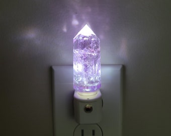 Amethyst Kristall Turm LED Nachtlicht mit Lichtsensor / Babyshower Geschenk / Baby Shower Geschenk