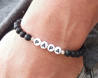 Bracciale da uomo personalizzabile in pietra lavica, perline con lettere in acrilico bianco e perline in argento, regalo dello zio padrino