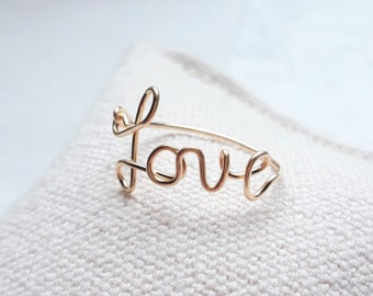 Bague Love en fil Gold Filled,  Bague Love Or, Cadeau femme, Cadeau saint-valentin